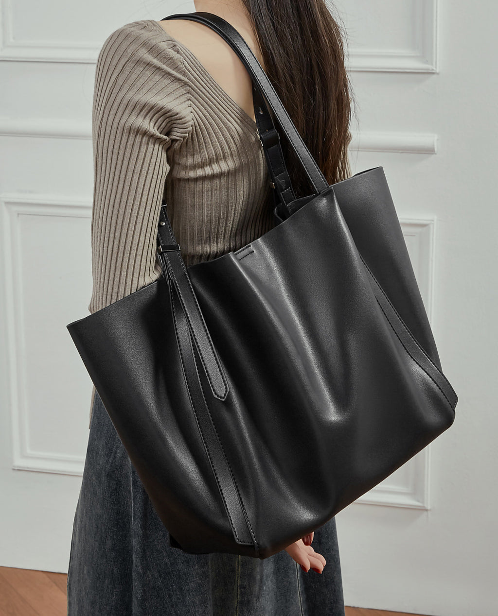 Women's Large Minimalist Leather Tote Bag