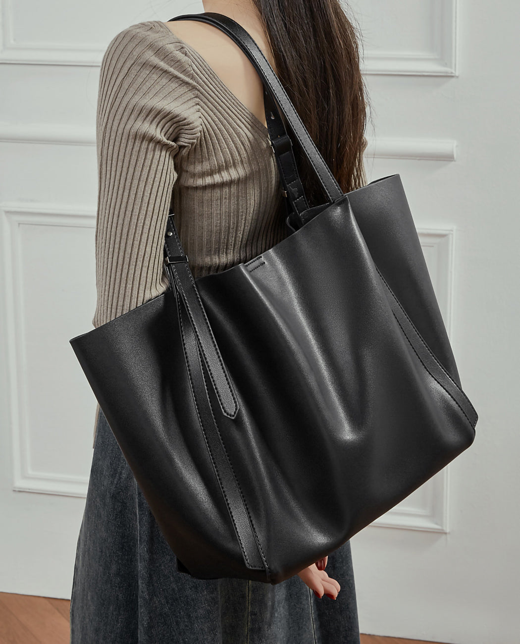 Women's Large Minimalist Leather Tote Bag