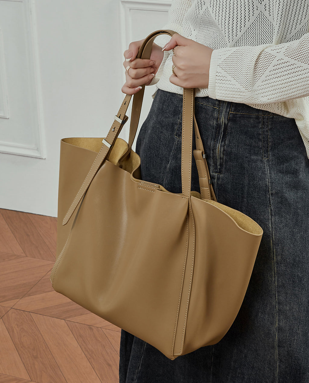 Women's Large Minimalist Leather Tote Bag